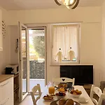 New! Cozy Retreat - 15min Colosseum & 5min Metro - Wifi, Ac