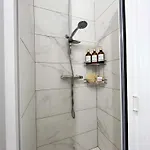 Apartamento New! Cozy Retreat - 15min Colosseum & 5min Metro - Wifi, Ac