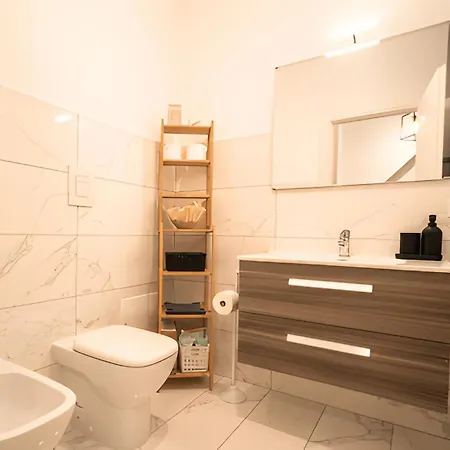 Apartamento New! Cozy Retreat - 15min Colosseum & 5min Metro - Wifi, Ac *