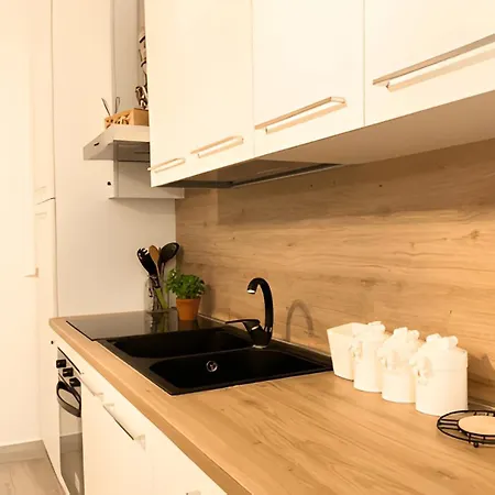 New! Cozy Retreat - 15min Colosseum & 5min Metro - Wifi, Ac