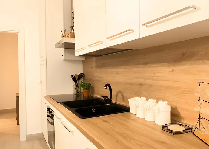 New! Cozy Retreat - 15min Colosseum & 5min Metro - Wifi, Ac