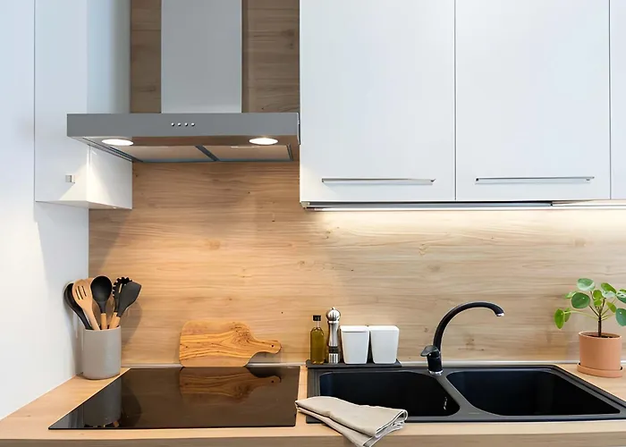Apartamento New! Cozy Retreat - 15min Colosseum & 5min Metro - Wifi, Ac Roma